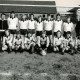 ARH Slg. Bartling 4567, Gruppenfoto einer Mannschaft des Fußballvereins im Trikot auf einem Sandplatz vor dem Tor, Mardorf