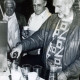 ARH Slg. Bartling 4588, Drei Männer hinter einem Tisch stehend beim Einschenken eines Glases Bier bei  Einweihung Fachwerk-Speichers im Rahmen der Dorferneuerung, Mardorf
