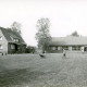 ARH Slg. Bartling 4668, Außenansicht des Schulgebäudes und der Lehrerwohnung (?), Niedernstöcken