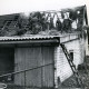 ARH Slg. Bartling 4691, Löscheinsatz der Freiwilligen Feuerwehr auf einem Garagendach beim Brand eines Wohnhauses, Nöpke