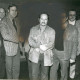 ARH Slg. Bartling 4758, Heinz-Uwe Schakeit aus Otternhagen in der Mitte einer Gruppe von SPD-Mitgliedern stehend (Fotomontage)