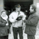 ARH Slg. Bartling 4919, Überreichung einer Schirmmütze an N. N. (mit Frau) durch N. N. vor dem Feuerwehrgerätehaus, Borstel