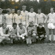 ARH Slg. Bartling 5007, Erinnerungsfoto Fußballmannschaft des TSV Mariensee-Wulfelade, aufgestellt am Mittelkreis