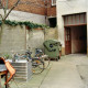 ARH Slg. Bürgerbüro 365, Eingang vom Hinterhof mit abgestellten Fahrrädern eines Wohngebäudes, Hannover