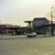 Archiv der Region Hannover, ARH Slg. Bürgerbüro 704, Kreuzung Fössestraße / Blumenauer Straße mit Blick auf die ehemalige Hochbrücke am Küchengartenplatz und Gilde Brauerei "Lindener Spezial" (Heute: Wohnanlage "Gilde Carré"), Linden