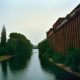 ARH Slg. Bürgerbüro 885, Blick von der Kanalbrücke Wunstorfer Landstraße auf den Stichkanal und das ehemalige Conti-Gebäude (rechts), Limmer