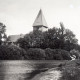 Stadtarchiv Neustadt a. Rbge., ARH Slg. Grabenhorst 26, Kirche von westlichem Ufer der Leine aus gesehen, Basse
