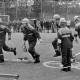 ARH Slg. Weber 02-008/0003, Mitglieder der Jugendfeuerwehr bei der Abnahme der Leistungsspange auf der Sportanlage Lange Feldstraße, Gehrden