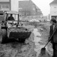 Archiv der Region Hannover, ARH Slg. Weber 02-010/0021, Bau des Parkplatzes an der Post und der Hornstraße als Zufahrt, Gehrden