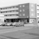 Archiv der Region Hannover, ARH Slg. Weber 02-014/0007, Kreissparkasse, davor ein Sparmarkt mit Parkplatz, Im Teichfeld Gehrden