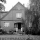 Archiv der Region Hannover, ARH Slg. Weber 02-022/0007, Ein Wohngebäude mit Vorgarten in der Brunnenstraße, Northen