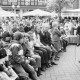 Archiv der Region Hannover, ARH Slg. Weber 02-027/0015, Auftritt der Kindergesangsgruppe "Das fröhliche Dutzend" bei einem Stadtfest auf dem Marktplatz, Gehrden