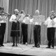 ARH Slg. Weber 02-027/0024, Auftritt einer Geigengruppe in der Festhalle, Gehrden