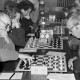 ARH Slg. Weber 02-034/0004, Mitglieder (u.a. r. Werner Tode aus Gehrden) der Schachvereinigung Calenberg bei einer Vereinsmeisterschaft