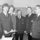 ARH Slg. Weber 02-038/0019, Mitglieder der Feuerwehr nach einer Urkundenübergabe