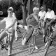 ARH Slg. Weber 02-045/0023, Frauen mit Fahrrädern