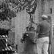 Archiv der Region Hannover, ARH Slg. Weber 02-066/0004, Feierliche Aufhängung der Kirchenglocke der Margarethenkirche nach der Reparatur eines Riss, Gehrden