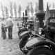 Archiv der Region Hannover, ARH Slg. Weber 02-068/0001, Ausstellung von Traktoren und Landmaschinen zum Dorffest, Ditterke