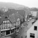 Archiv der Region Hannover, ARH Slg. Weber 02-068/0007, Blick von der Kirchturmspitze der Margarethenkirche auf den Steinweg, Gehrden
