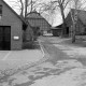 Archiv der Region Hannover, ARH Slg. Weber 02-070/0006, Dorfbrunnen mit Löschwasserentnahmestelle in der Ortsmitte von Everloh