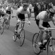 ARH Slg. Weber 02-073/0004, Rennradfahrer bei einem Radrennen