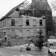 Archiv der Region Hannover, ARH Slg. Weber 02-088/0001, Abriss des Wohn- und Geschäftshauses Schaumann am Markt, im Hintergrund Margarethenkirche, Gehrden