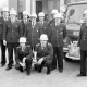 ARH Slg. Weber 02-102/0016, Gruppenfoto mit Mitgliedern der Feuerwehr