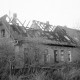 Archiv der Region Hannover, ARH Slg. Weber 02-114/0001, Arbeiter-Wohnhaus des Ritterguts nach einem Brand in der Nacht, Leveste