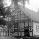 Archiv der Region Hannover, ARH Slg. Weber 02-124/0002, Ein Baugerüst am Alten Schulhaus, Ditterke