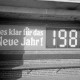 Archiv der Region Hannover, ARH Slg. Weber 02-135/0014, Plakat in einem Bushaltestellenhaus