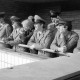 Archiv der Region Hannover, ARH Slg. Weber 02-138/0009, Eine Gruppe von jungen Bundeswehrsoldaten auf einem Balkon?
