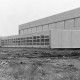 Archiv der Region Hannover, ARH Slg. Weber 02-144/0005, Sporthalle nach der Fertigstellung an der Lange Feldstraße, Gehrden