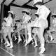 Archiv der Region Hannover, ARH Slg. Weber 02-144/0014, Auftritt der Tanzmädchen aus dem Hannoverschen Carnevalsclub
